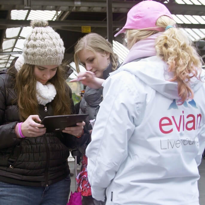 Teilnehmer an der Evian-Aktion zum Neujahr