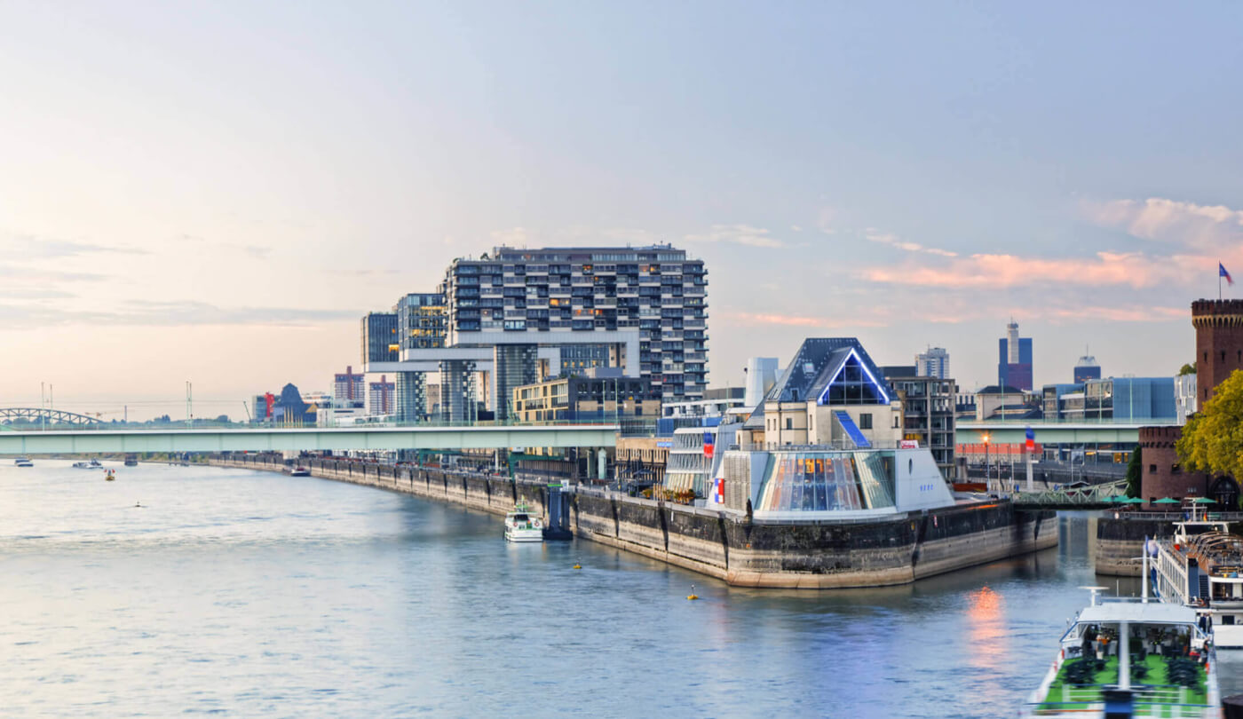 Innovative Wohn- und Bürohäuser am Kölner Rheinauhafen