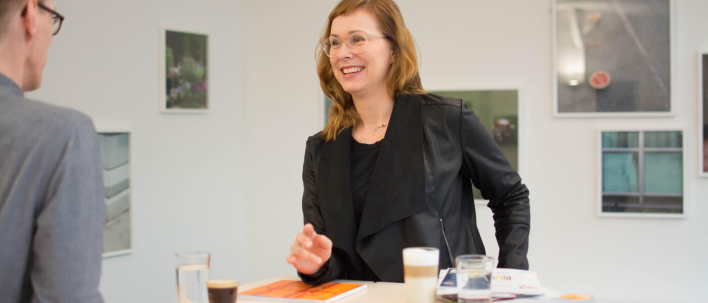 DRID Mitarbeiterin im Gespräch